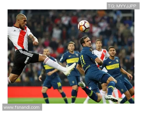 足球明星的辉煌与失误交织的故事揭秘大失误如何改变他们的职业生涯