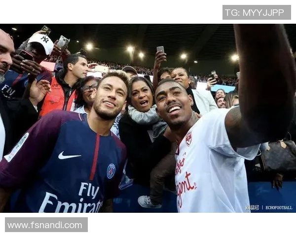 内马尔跨界篮球之路揭秘：从足球巨星到篮球明星的精彩转变